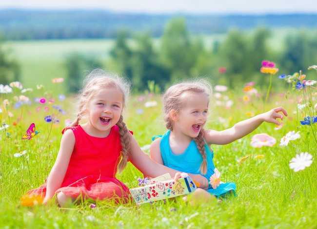 儿童姐妹俩的故事，两姐妹的故事视频