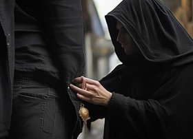 神偷手的故事告诉一个什么道理；神偷手的故事告诉一个什么道理英语