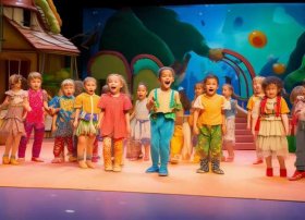 儿童舞台剧表演小故事（故事舞台剧表演幼儿园）