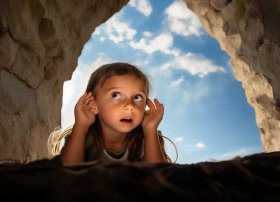 讲故事坐井观天视频；讲故事坐井观天视频小学生