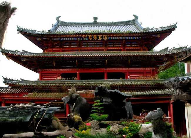 乌鸦喝水儿童故事完整版文字；乌鸦喝水的故事完整版长篇