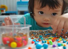 磁铁小发明小制作儿童；磁铁原理的科技小制作小发明