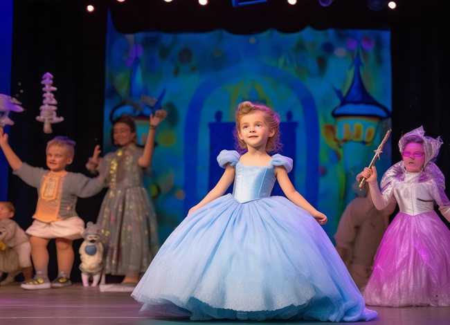 灰姑娘儿童剧表演视频、灰姑娘儿童话剧表演