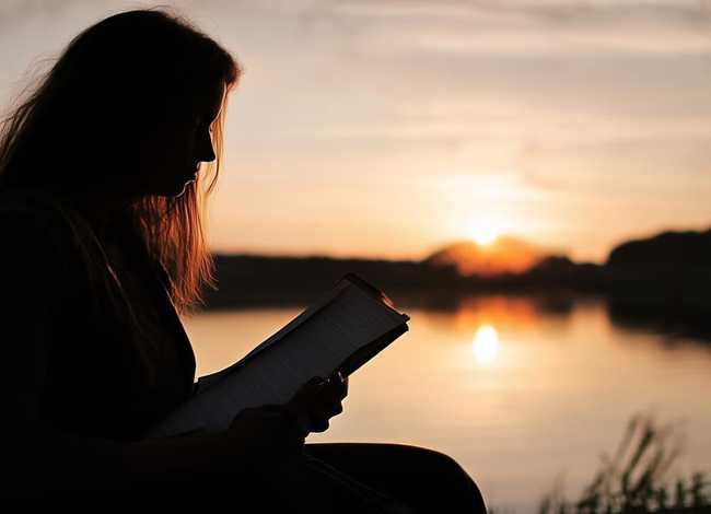 伤感故事女声版，女女伤感故事