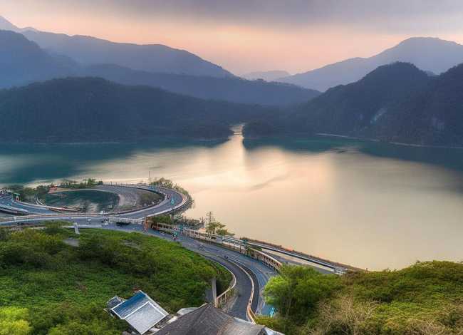 曹冲称象的故事告诉我们什么道理；曹冲称象的故事告诉我们什么道理 15字