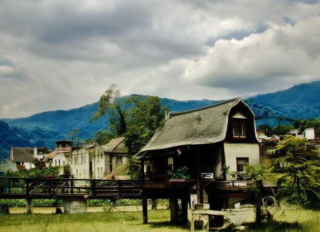 史铁生的故事300字；史铁生的故事300字作文