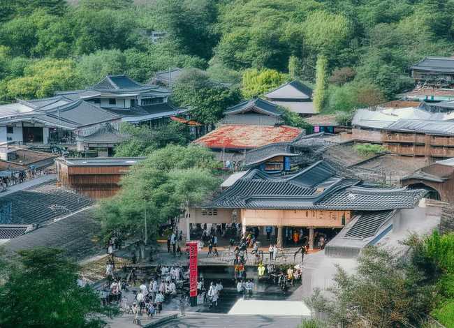 诗歌的故事简短20字（诗歌的故事简短20字以内）