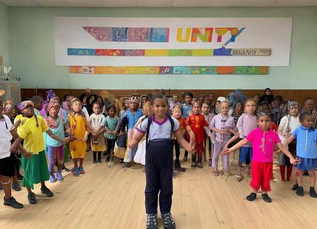 民族团结的故事儿童演讲（民族团结的小故事100字演讲获得奖的）