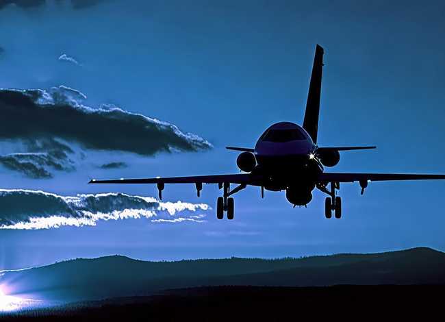 飞机降落的故事;飞机降落的故事简短 飞机降落的故事;飞机降落的故事简短