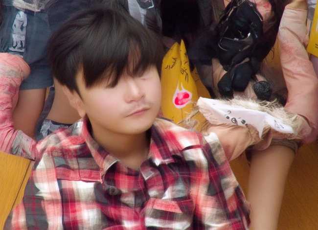 秋天树叶为什么会变黄 儿童故事；为什么秋天树叶会变黄20字