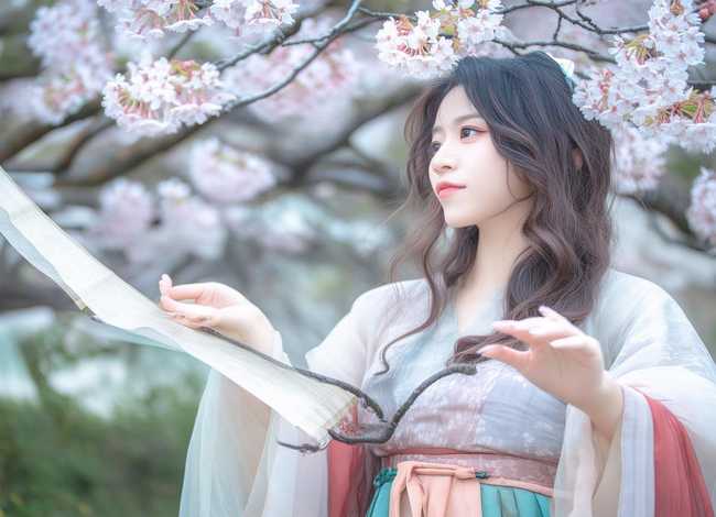 关于迎春的故事，关于迎春的故事简短