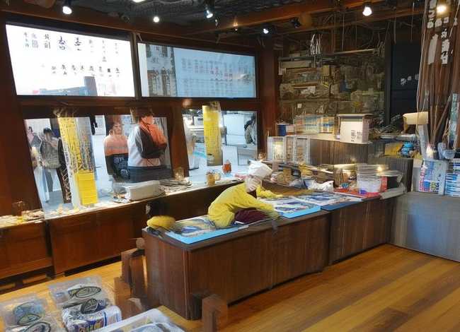 尊师重道的故事100字以内（尊师重道的故事100字以内作文）