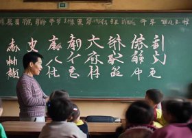 小学带拼音的成语故事（小学带拼音的成语故事有哪些）