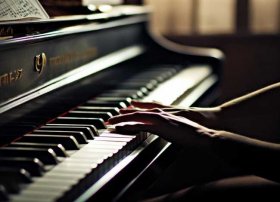 钢琴家的故事；钢琴家的故事启示我们如何管理情绪