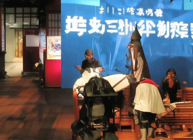 儿童故事鸟鸦和狐狸的故事、鸟鸦和狐狸的故事讲的什么意思