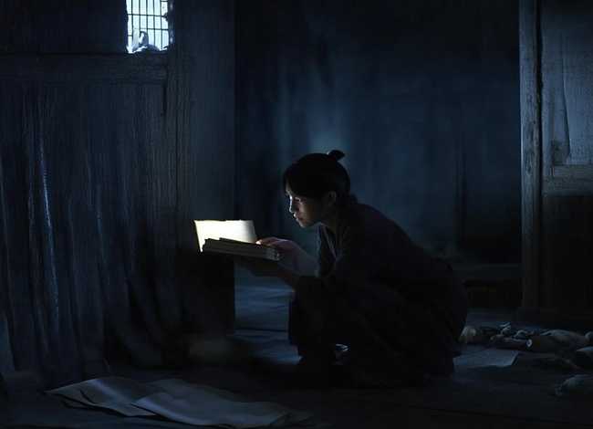 凿壁偷光的故事原文；凿壁偷光的故事原文翻译