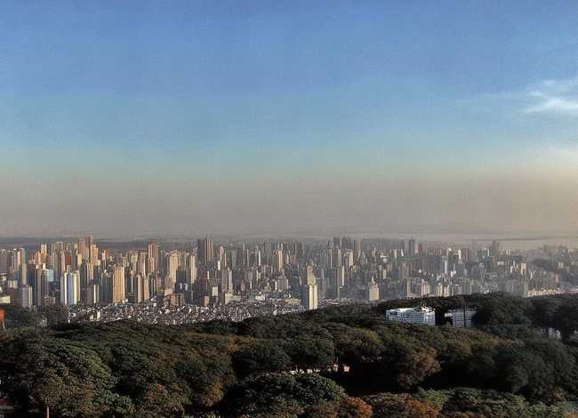 武松打虎的故事简介100字左右；武松打虎的故事简介100字左右怎么写