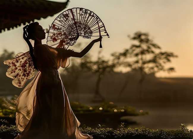 扇子的故事简短；扇子的故事简短概括