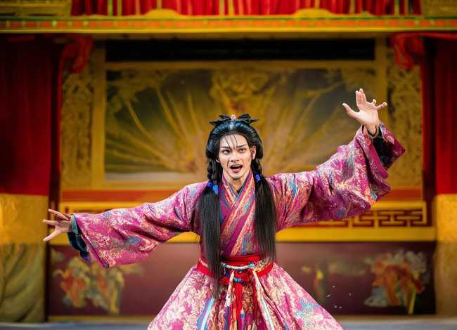 带动作的讲故事，带动作讲故事百里负朱的表演