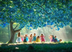 蓝色的树叶儿童故事 蓝色的树叶的主题属于幼儿生活故事主题的哪一类