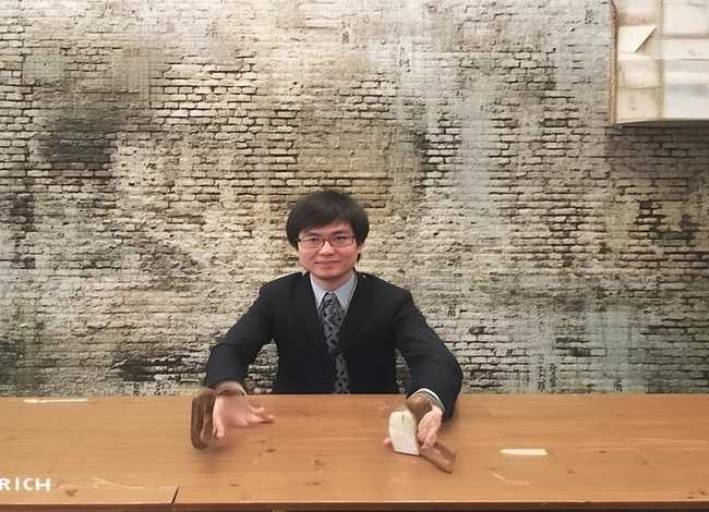 尊师重教的故事简短20字（尊师重教的故事简短20字左右）