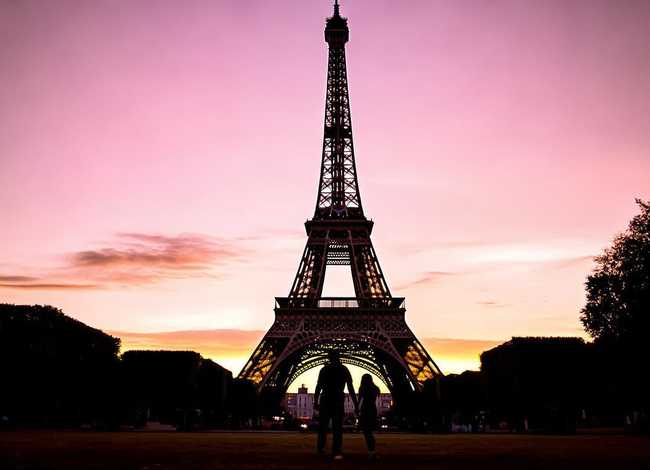 埃菲尔铁塔的浪漫故事 - 埃菲尔铁塔的浪漫故事有哪些