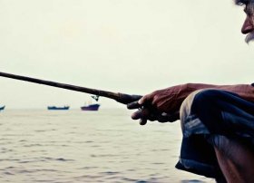 渔翁得利的前半句怎么说；渔翁得利的前半句怎么说拼音