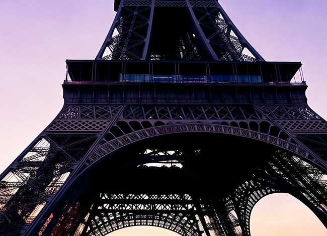 埃菲尔铁塔的故事完整版、埃菲尔铁塔的寓意故事