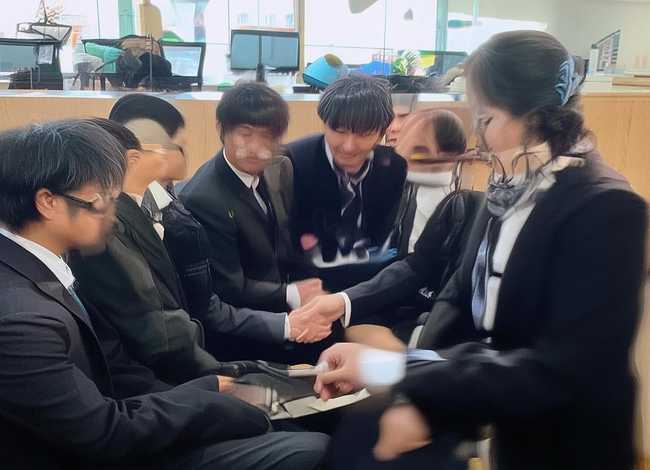 最简单的幼儿故事30字 - 可以体现古代儿童聪明的故事 一定要短,30字以内