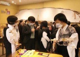 欧阳询的故事简短20字，欧阳洵的故事(30字)