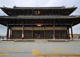 儿童除夕夜年兽的故事；年兽的故事,要100字以内的