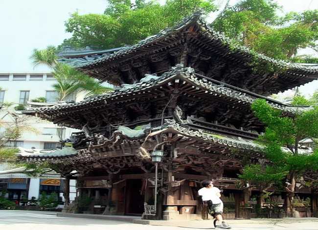 儿童故事吃糖的故事，小猪吃糖吃的太多童话故事150个字