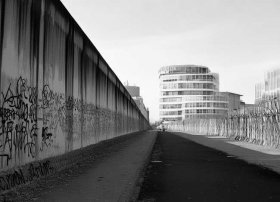 柏林墙的历史背景简要概括 - 柏林墙的历史介绍,现在拆了没有,