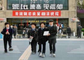 热气球的幼儿故事；求幽默故事字数在300字左右,一定要幽默啊!!!