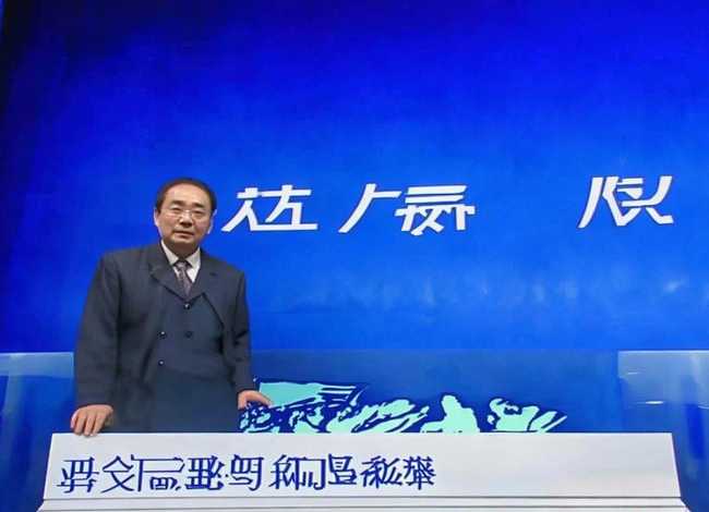 荡秋千幼儿故事，小猴,小熊,树干,秋千,编一个童话故事650字