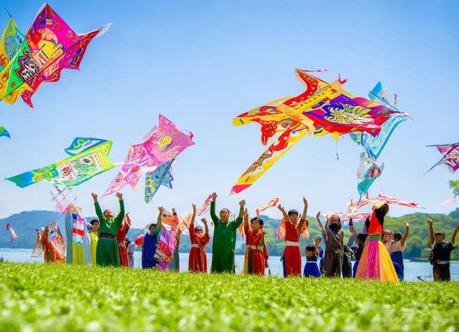 端午节故事简笔画；端午节放纸鸢简笔画