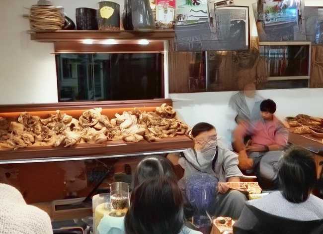 穷人的孩子成长的一百个故事 - 六年级穷人续写100字