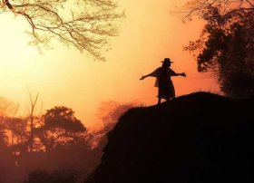 捕风捉影故事视频；捕风捉影成语故事赏析