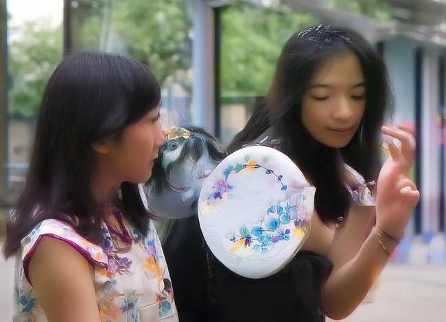 滴水穿石的故事100字，滴水穿石的事例,多一些