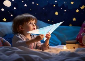 飞机故事幼儿睡前故事；睡前故事50.神奇的纸飞机