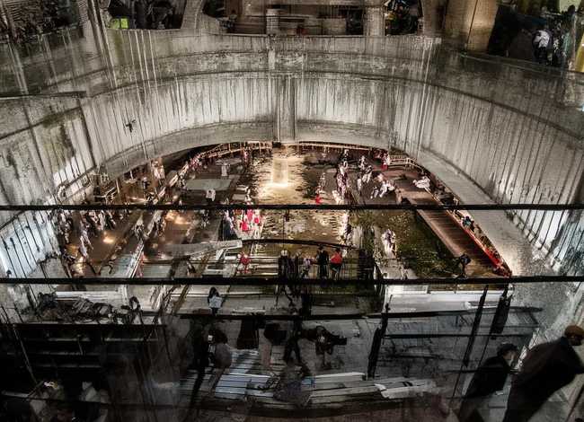 播放双语故事；真人配音网