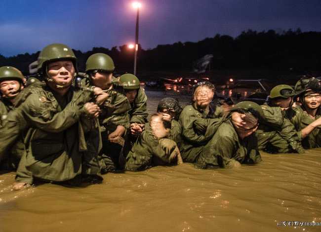 抗洪救灾的感人故事视频 16年新乡部队抗洪救灾的背景故事