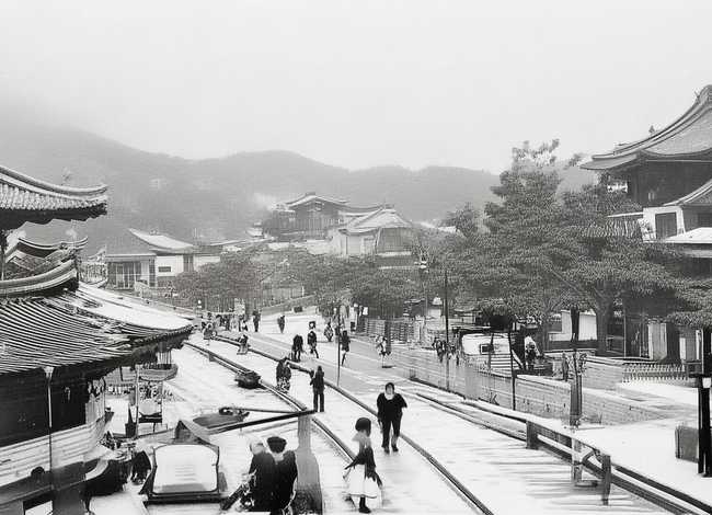 屈原的故事端午节的由来简短50字 屈原端午节的来历故事是什么