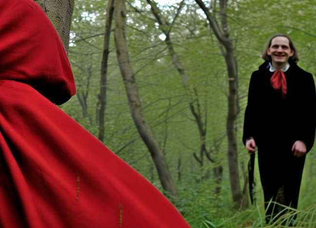 贝瓦故事陌生人，小红帽故事的内容