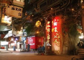 小孩下雨天故事 - 编一个下雨天的故事作文20个字