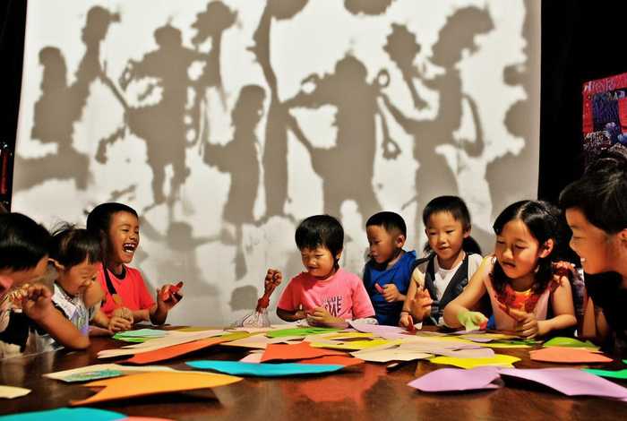 儿童简单皮影戏制作过程（儿童简单皮影戏制作过程怎么写）