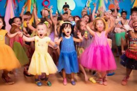 儿歌肢体动作表演视频（儿歌肢体动作表演视频大全）