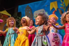 儿童剧本五人；儿童剧本表演五人