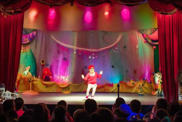 儿歌小铁头表演视频、儿歌小铁头表演视频完整版