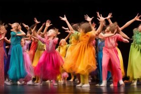 儿童剧肢体动作（儿童剧肢体动作表达与运用）